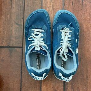 Kid Altra sneakers size 5